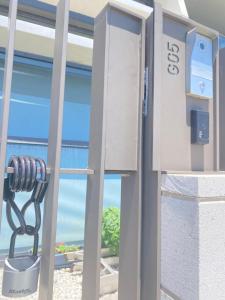 Marina View Comfy Ensuite Room With Private Host and Dogs SOLO Guest Only