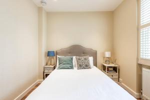 Elegant Two Bedroom Flat in Redcliffe Gardens