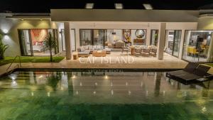 Villa dexception avec piscine chauffée et jardin tropical