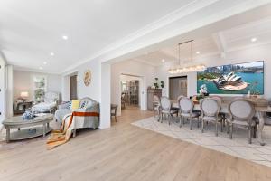 Harbourfront Haven 4BR Retreat with Stunning Views of Sydney Iconic Landmarks