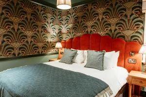 Luxury Double Room room in Hand & Flower