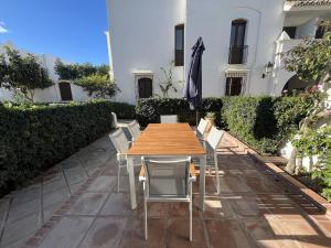 Estepona - Playa - Villa de 2 dormitorios con terrazas al lado del mar AL7