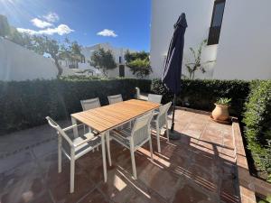 Estepona - Playa - Villa de 2 dormitorios con terrazas al lado del mar AL7