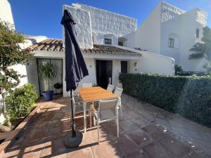 Estepona - Playa - Villa de 2 dormitorios con terrazas al lado del mar AL7