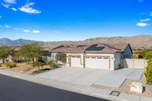Gameroom, Pool, Spa, Firepit by MariamsBnb - Morongo Valley