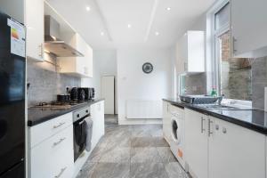 Classic 4-Bedroom Retreat close to Infinity Bridge