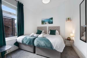 Classic 4-Bedroom Retreat close to Infinity Bridge