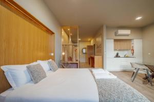 Flores Deluxe by Hosty