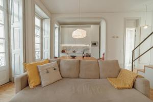 Deluxe Duplex by Hosty