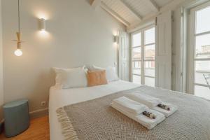 Deluxe Duplex by Hosty