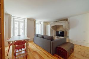 Cozy Almada by Hosty