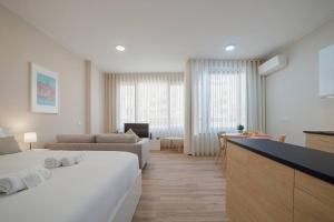 Trindade Deluxe by Hosty