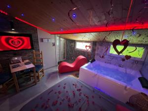 B&B / Chambres d'hotes A HOME LOVE-SPA, le plus luxueux parmi nos 2 etablissements : photos des chambres