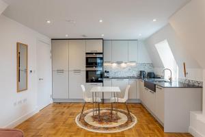 Modern and Stylish Apartment in West Kensington