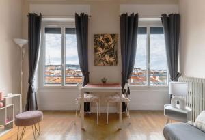 Appartements Le Victoria - Appartement coeur de ville avec vue : photos des chambres