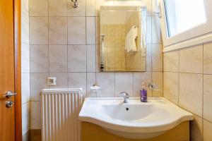 Eretria Shared Rooms