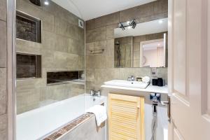 Chiswick Gem Stylish 1-Bed Flat for Modern Living