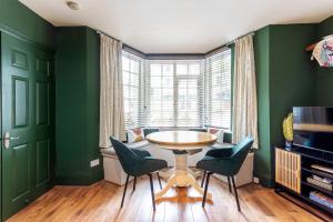 Chiswick Gem Stylish 1-Bed Flat for Modern Living