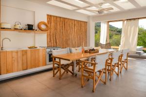 Aristi Villa Tessera