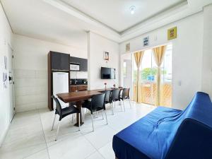 Apto. centro dos Ingleses, quadra mar - RMC203