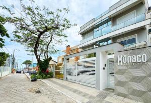 Apto. centro dos Ingleses, quadra mar - RMC203