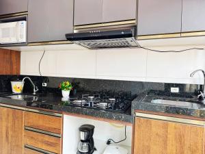 Apto. centro dos Ingleses, quadra mar - RMC203