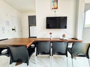 Apto. centro dos Ingleses, quadra mar - RMC203