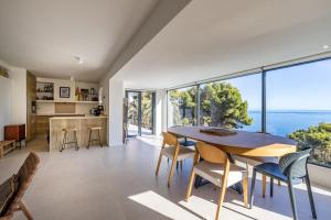 Contemporary Paradise with Stunning Sea Views