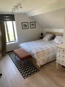 Maisons d'hotes Aux Herbes Hautes : Chambre Quadruple avec Baignoire