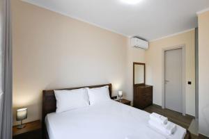 Small Halipoma OdysseasLefkada town close