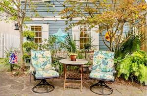 Pearls Pad - Beautiful 1 bedroom apartment- 1 block to beach