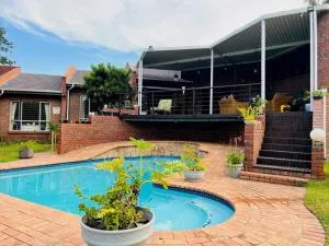 Zululand Bush Baby - Эмпангени