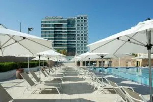 חדר שינה וסלון ומרפסת נוף לים - 荷兹利亚B