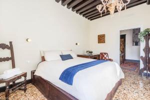 Canal View Luxury Heritage Retreat 2 Bedroom