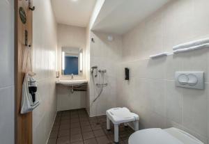 Hotels B&B HOTEL Saintes : photos des chambres