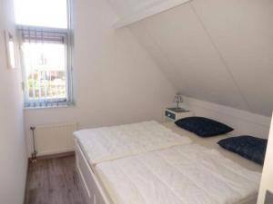 Bungalow in Breskens near the Beach