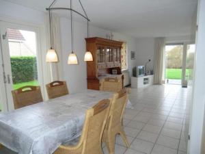 Bungalow in Breskens near the Beach