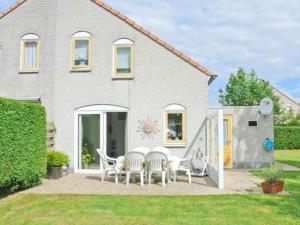 Bungalow in Breskens near the Beach