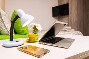 Tiny Secret Place next to MU with Private Parking