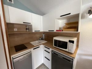 Appartements Appartement fonctionnel 4.5 pers, proche pistes et commerces, balcon expose Sud-Est - FR-1-787-82 : Appartement