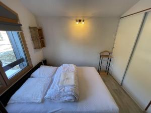 Appartements Appartement fonctionnel 4.5 pers, proche pistes et commerces, balcon expose Sud-Est - FR-1-787-82 : photos des chambres