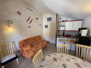Appartements Charmant T2 cabine au Lioran, balcon sud-est, 4 personnes - FR-1-787-98 : Appartement