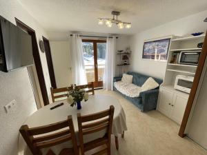 Appartements T2 cabine fonctionnel pres des pistes, ideal 4-6 pers - FR-1-787-101 : photos des chambres