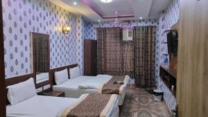 Hotel Deepak palace near Assi Ghat 200m only with Parking