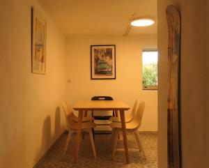 Appartements Appartement familial au bord de la Marne, jardin tropical , piscine, tennis, terrasse, parking gratuit proche Disneyland : photos des chambres