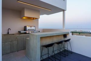 The Penthouse - 3BR Seaview with Private Pool in Larnaca