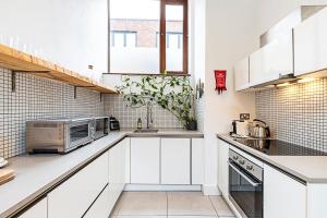 Modern & Airy 2-Bed Gem in Trendy Stoke Newington