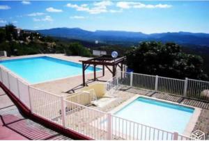 Maisons de vacances Jolie petite Maison, Clim, residence avec piscine a 5mn circuit Paul Ricard : photos des chambres