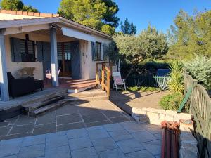 Maisons de vacances Jolie petite Maison, Clim, residence avec piscine a 5mn circuit Paul Ricard : photos des chambres