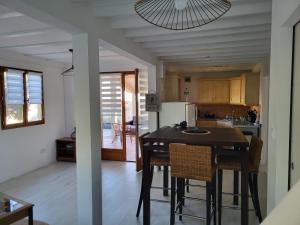 Maisons de vacances Jolie petite Maison, Clim, residence avec piscine a 5mn circuit Paul Ricard : photos des chambres